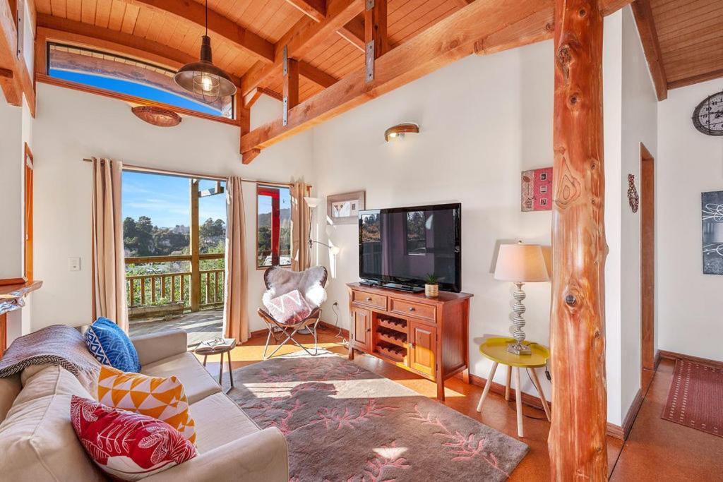 Treetop Hideaway - Taupo Holiday Home Eksteriør bilde