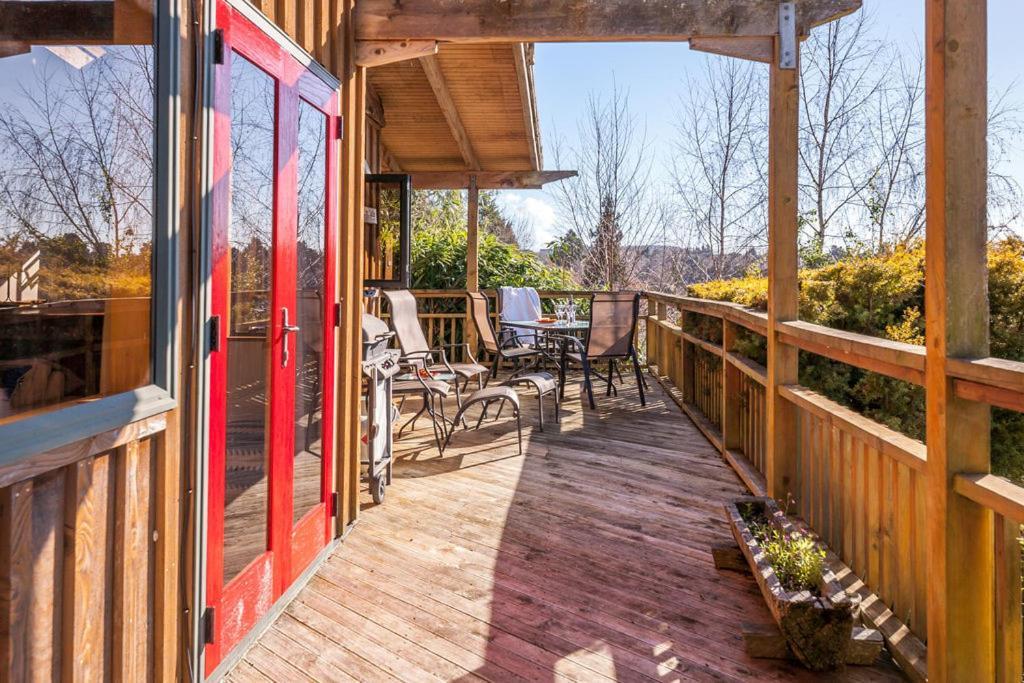Treetop Hideaway - Taupo Holiday Home Eksteriør bilde